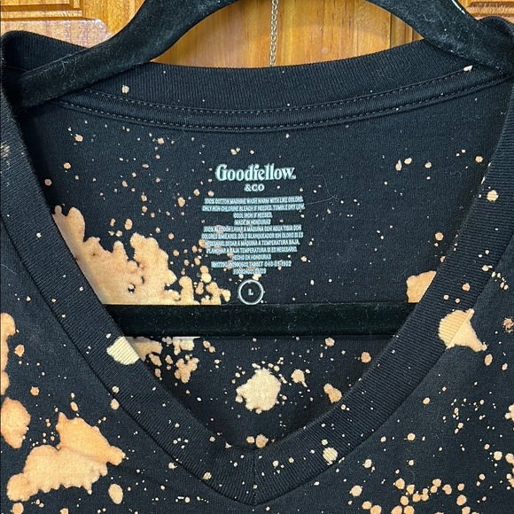 Reverse Tye dye v-neck T-Shirt - Picture 3 of 6